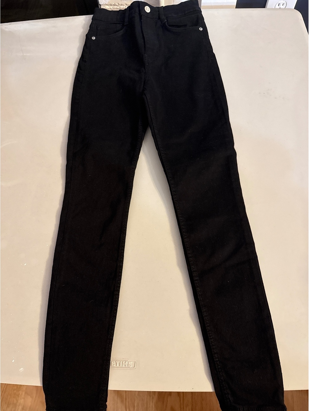 Zara women’s black skinny jeans, size 4 NWOT